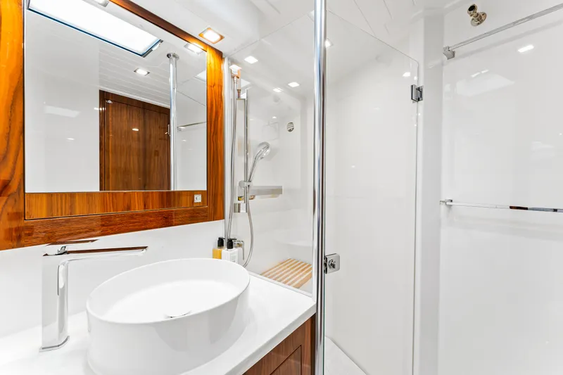 Slide: The Image of Riviera 5400 Sport Yacht 2021 - 63