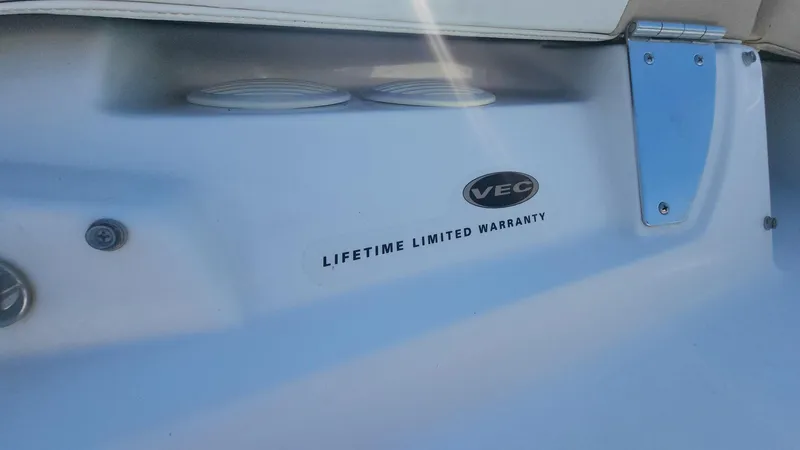Slide: The Image of 2005 Larson LXi 208 boat with VEC lifetime limited warranty label. - 19