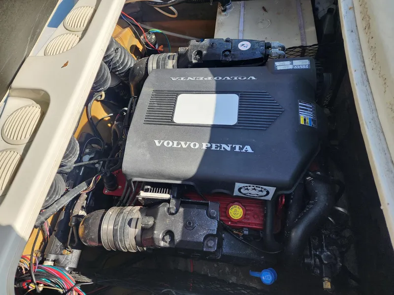 Slide: The Image of Volvo Penta engine in 2005 Larson LXi 208 boat, detailed view. - 3