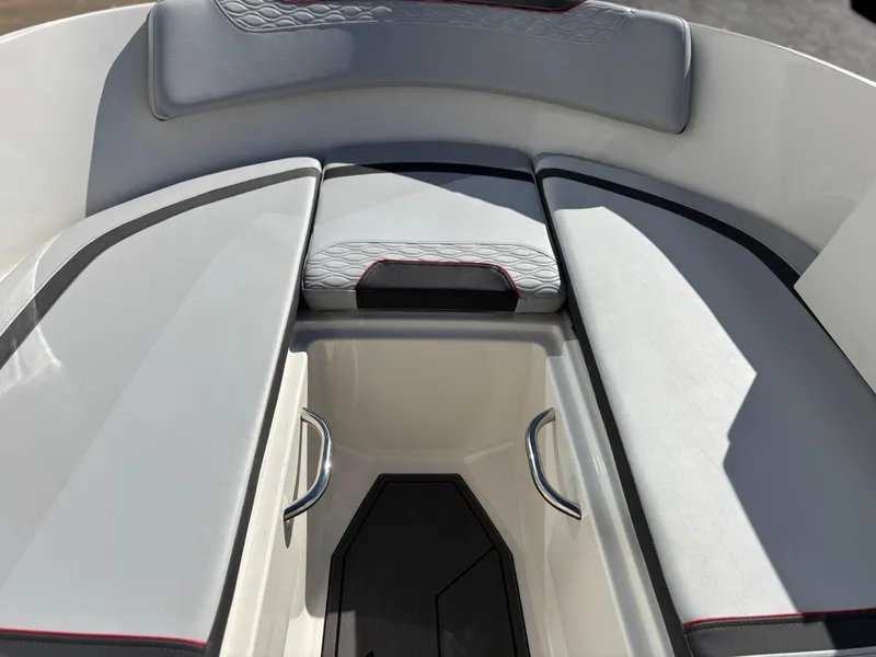 Slide: The Image of Bayliner 170 EL 2023 - 10