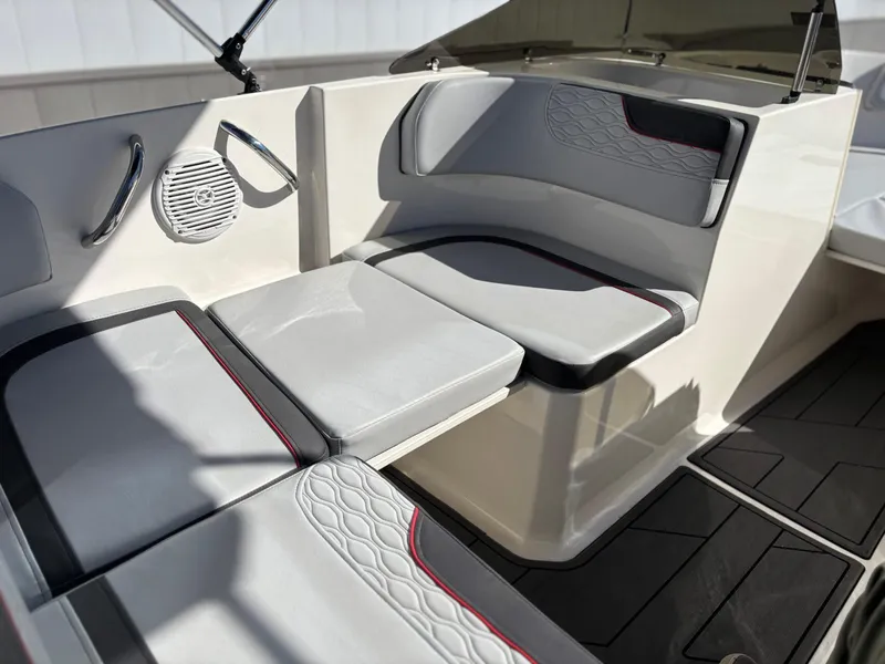 Slide: The Image of Bayliner 170 EL 2023 - 6