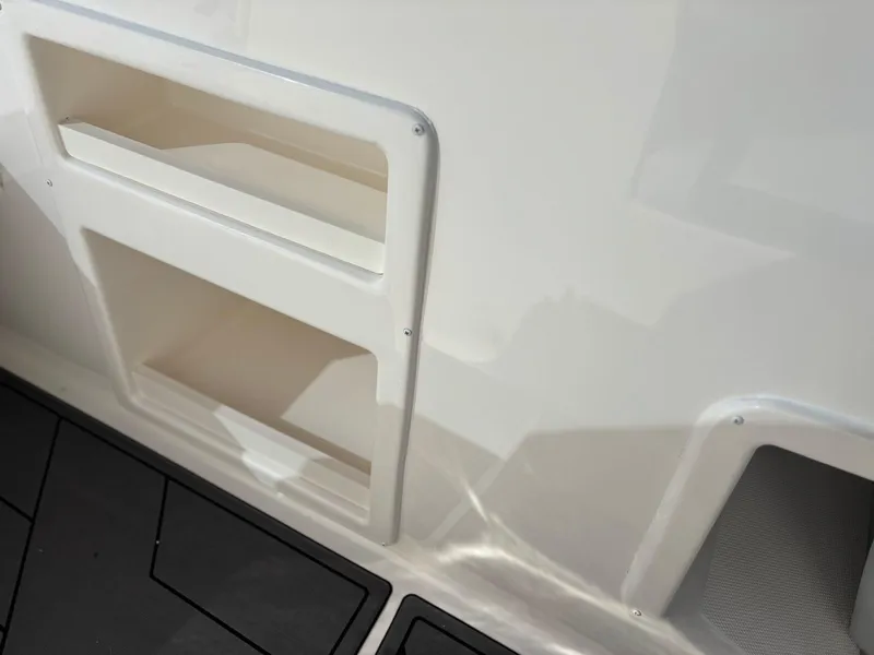 Slide: The Image of Bayliner 170 EL 2023 - 8