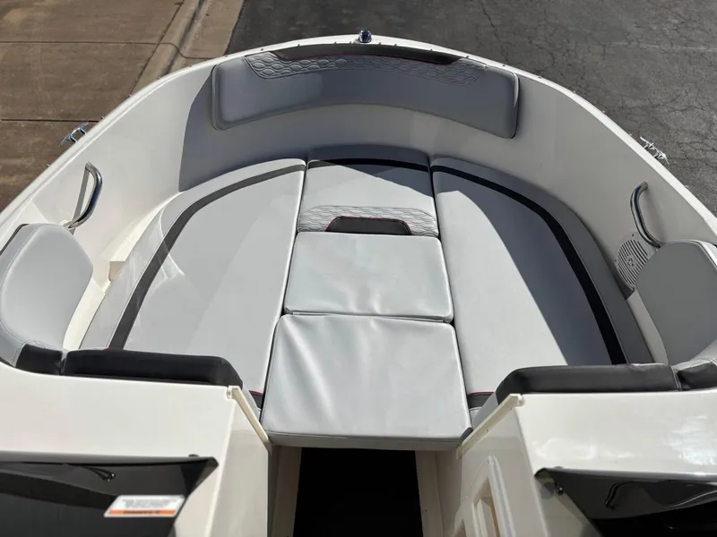 Slide: The Image of Bayliner 170 EL 2023 - 9