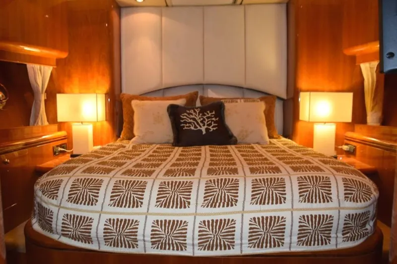 Slide: The Image of VIP berth centerline forward - 32