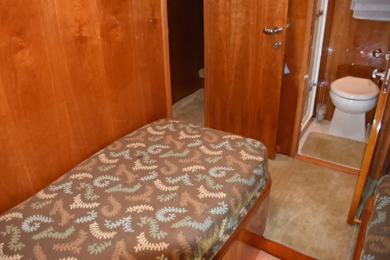 Slide: The Image of Guest Twin Stateroom - and head entry - 39
