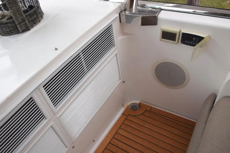 Slide: The Image of Flybridge reverse-cycle A/C - 51