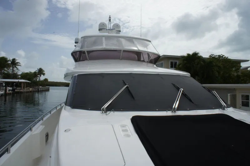 Slide: The Image of Windshield and forward Sun Pad covered - 73