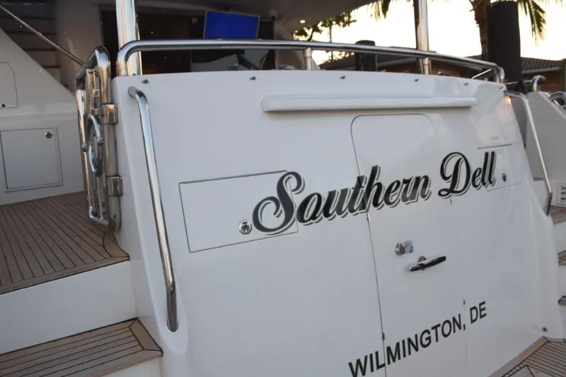 Slide: The Image of SOUTHERN DELL - 77' Horizon - 82