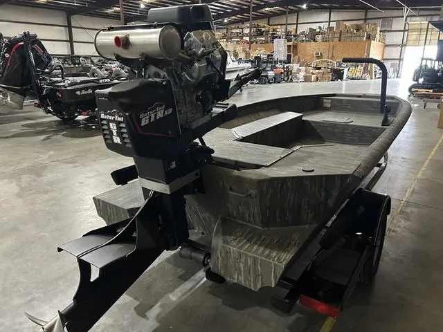 Slide: The Image of War Eagle 750G W/Gator Tail 40 LXD 2025 - 4