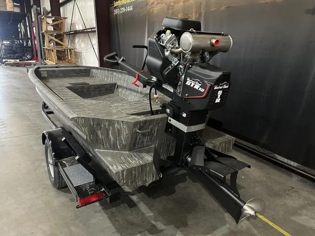 Slide: The Image of War Eagle 750G W/Gator Tail 40 LXD 2025 - 5