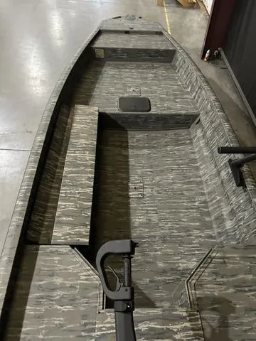 Slide: The Image of War Eagle 750G W/Gator Tail 40 LXD 2025 - 6