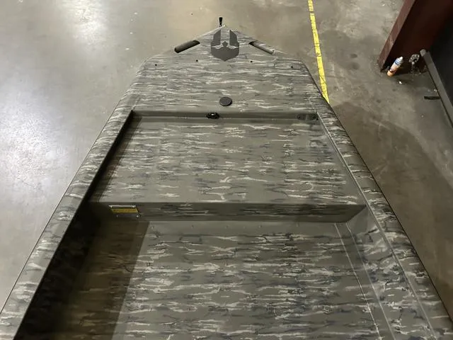 Slide: The Image of War Eagle 750G W/Gator Tail 40 LXD 2025 - 7