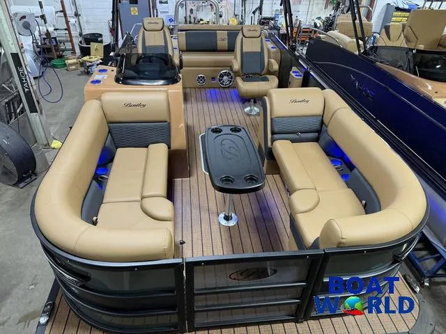 Slide: The Image of Bentley Pontoons Elite 223 Swingback Tritoon & Honda 4-Stroke EFI 2025 - 10