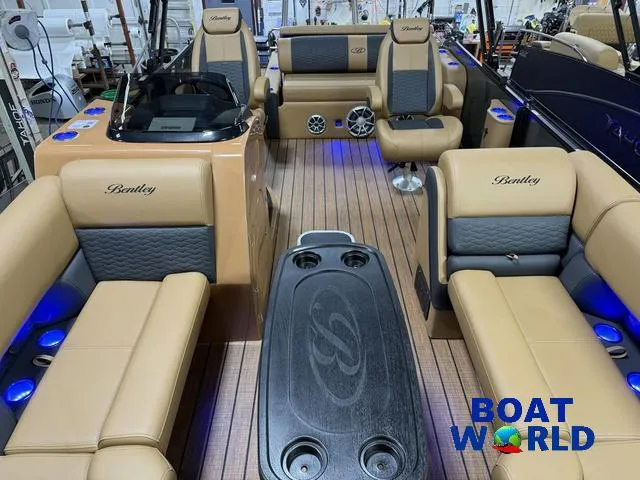Slide: The Image of Bentley Pontoons Elite 223 Swingback Tritoon & Honda 4-Stroke EFI 2025 - 11