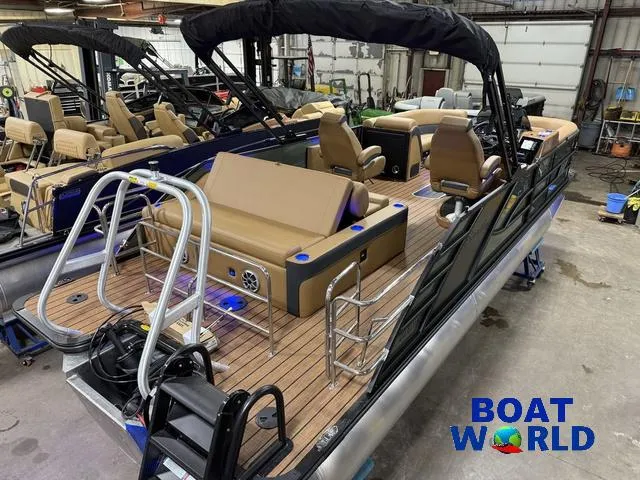 Slide: The Image of Bentley Pontoons Elite 223 Swingback Tritoon & Honda 4-Stroke EFI 2025 - 13