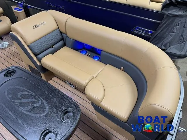 Slide: The Image of Bentley Pontoons Elite 223 Swingback Tritoon & Honda 4-Stroke EFI 2025 - 14
