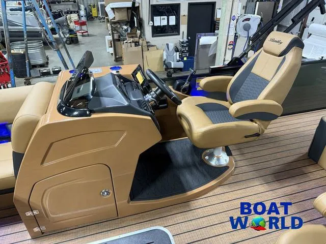 Slide: The Image of Bentley Pontoons Elite 223 Swingback Tritoon & Honda 4-Stroke EFI 2025 - 16