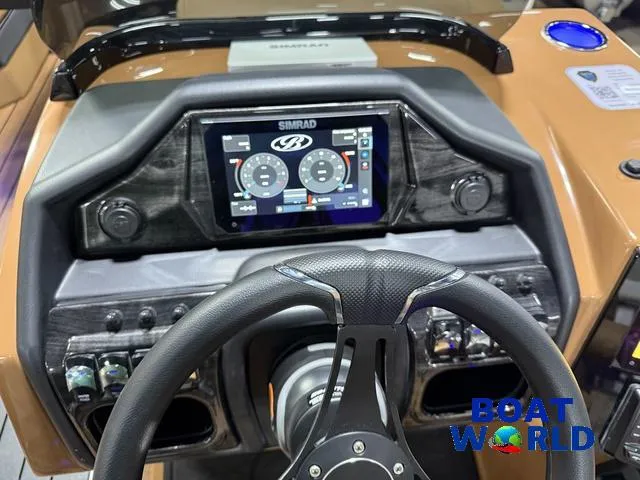 Slide: The Image of Bentley Pontoons Elite 223 Swingback Tritoon & Honda 4-Stroke EFI 2025 - 18