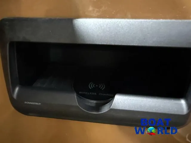 Slide: The Image of Bentley Pontoons Elite 223 Swingback Tritoon & Honda 4-Stroke EFI 2025 - 21