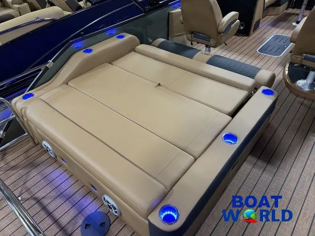 Slide: The Image of Bentley Pontoons Elite 223 Swingback Tritoon & Honda 4-Stroke EFI 2025 - 24
