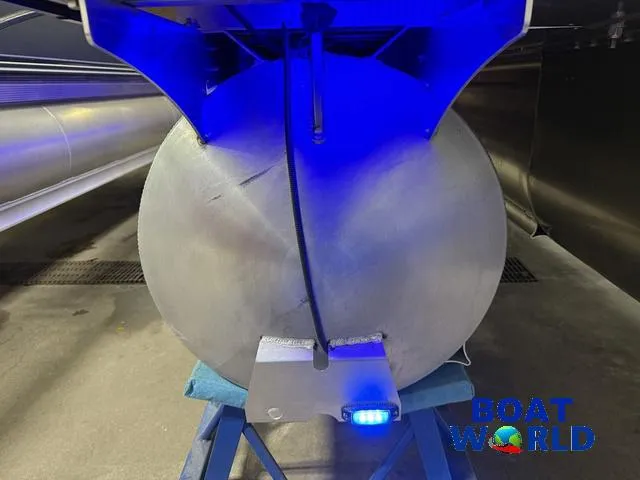 Slide: The Image of Bentley Pontoons Elite 223 Swingback Tritoon & Honda 4-Stroke EFI 2025 - 27