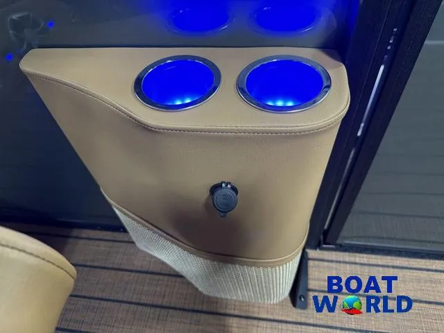 Slide: The Image of Bentley Pontoons Elite 223 Swingback Tritoon & Honda 4-Stroke EFI 2025 - 31