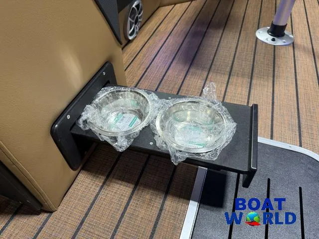 Slide: The Image of Bentley Pontoons Elite 223 Swingback Tritoon & Honda 4-Stroke EFI 2025 - 32