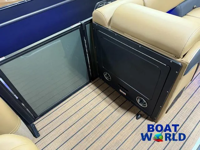 Slide: The Image of Bentley Pontoons Elite 223 Swingback Tritoon & Honda 4-Stroke EFI 2025 - 33