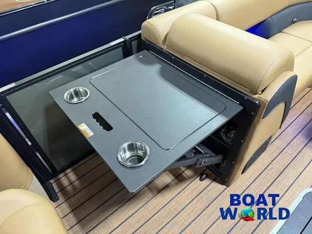 Slide: The Image of Bentley Pontoons Elite 223 Swingback Tritoon & Honda 4-Stroke EFI 2025 - 36