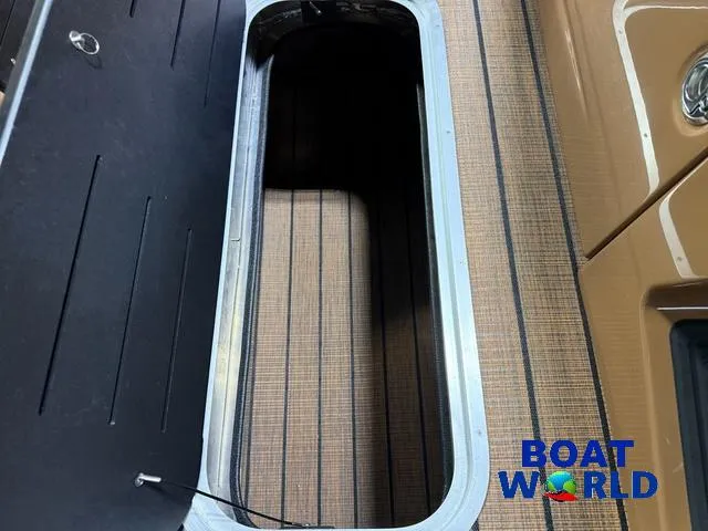 Slide: The Image of Bentley Pontoons Elite 223 Swingback Tritoon & Honda 4-Stroke EFI 2025 - 38