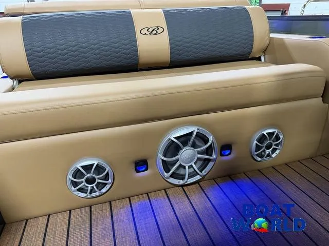 Slide: The Image of Bentley Pontoons Elite 223 Swingback Tritoon & Honda 4-Stroke EFI 2025 - 45