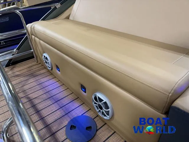 Slide: The Image of Bentley Pontoons Elite 223 Swingback Tritoon & Honda 4-Stroke EFI 2025 - 46