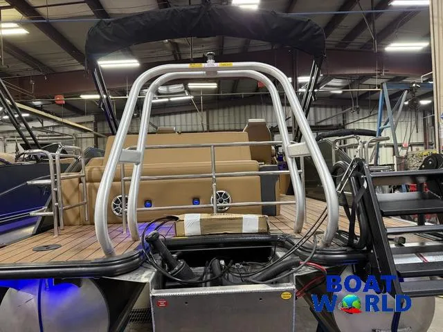 Slide: The Image of Bentley Pontoons Elite 223 Swingback Tritoon & Honda 4-Stroke EFI 2025 - 49