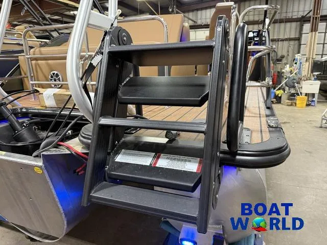 Slide: The Image of Bentley Pontoons Elite 223 Swingback Tritoon & Honda 4-Stroke EFI 2025 - 50