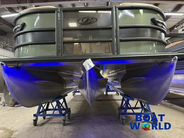 Slide: The Image of Bentley Pontoons Elite 223 Swingback Tritoon & Honda 4-Stroke EFI 2025 - 58