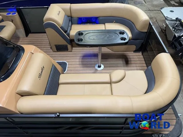 Slide: The Image of Bentley Pontoons Elite 223 Swingback Tritoon & Honda 4-Stroke EFI 2025 - 7