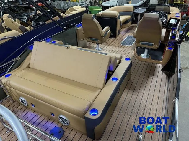 Slide: The Image of Bentley Pontoons Elite 223 Swingback Tritoon & Honda 4-Stroke EFI 2025 - 8