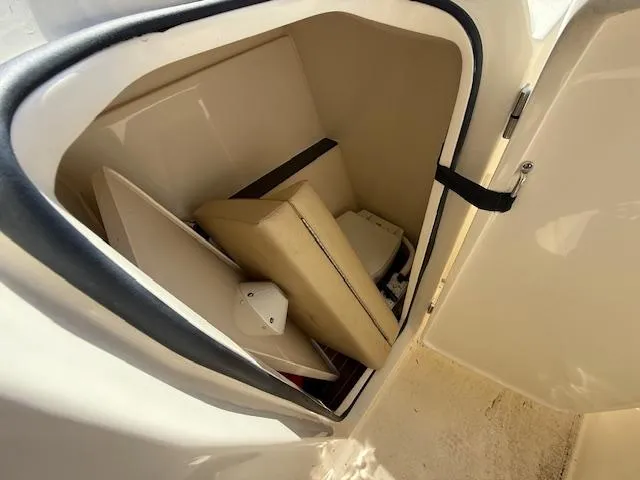 Slide: The Image of Scout 255 Dorado 2021 - 14