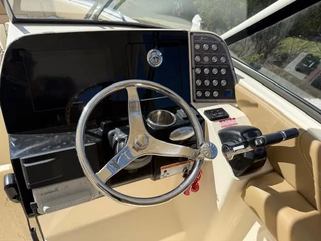 Slide: The Image of Scout 255 Dorado 2021 - 7