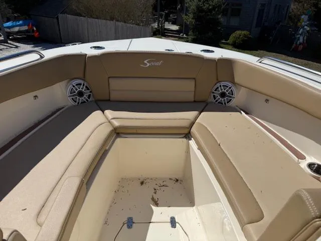 Slide: The Image of Scout 255 Dorado 2021 - 8