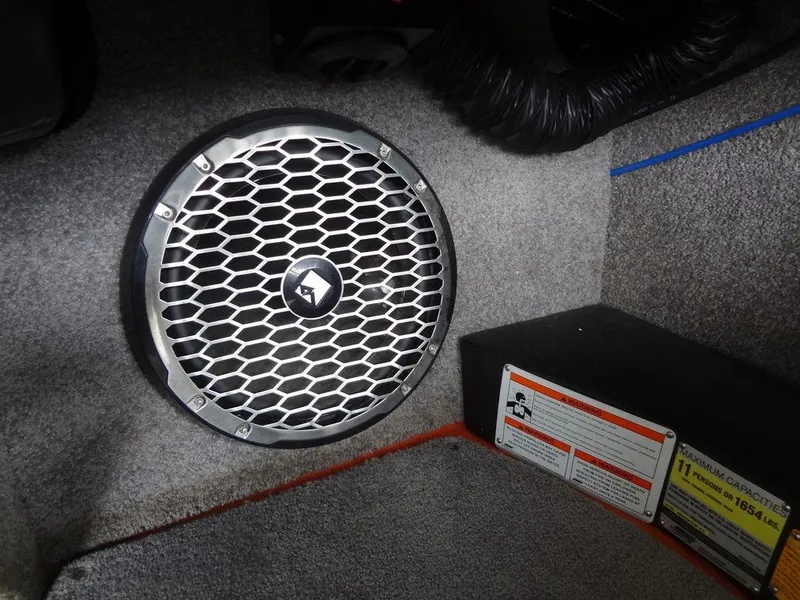 Slide: The Image of Speaker system in 2010 Malibu VLX WAKESETTER boat interior. - 19