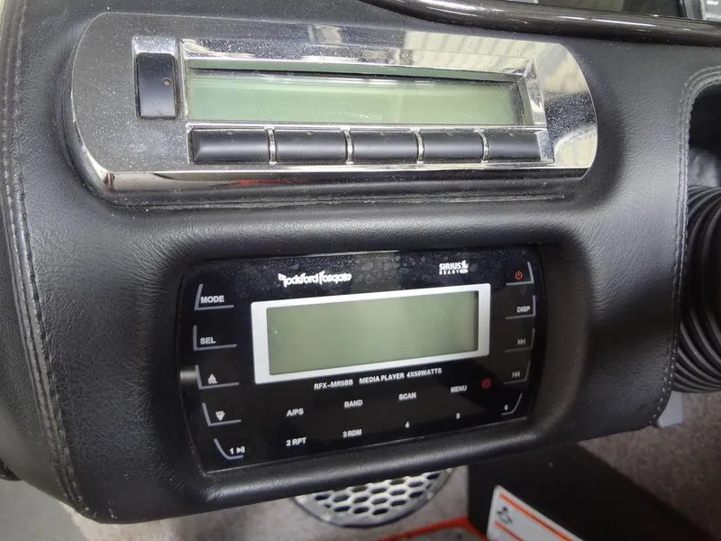 Slide: The Image of 2010 Malibu VLX WAKESETTER dashboard with Rockford Fosgate stereo system. - 20
