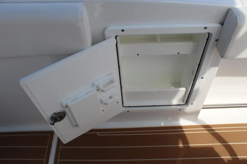 Slide: The Image of Sea Hunt Ultra 275 SE 2021 - 37