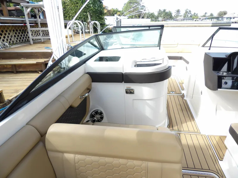 Slide: The Image of Sea Ray SDX 290 Outboard 2022 - 53