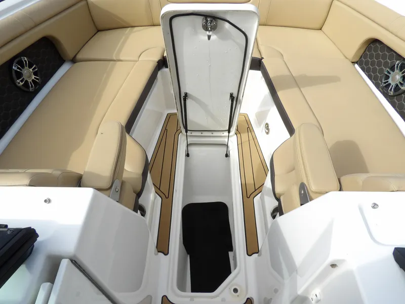 Slide: The Image of Sea Ray SDX 290 Outboard 2022 - 59