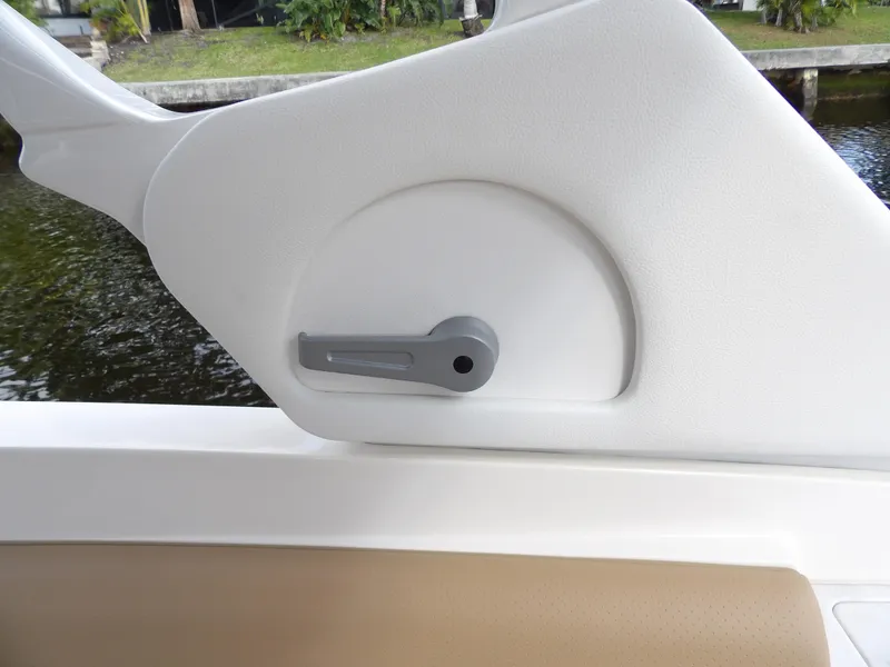 Slide: The Image of Sea Ray SDX 290 Outboard 2022 - 61