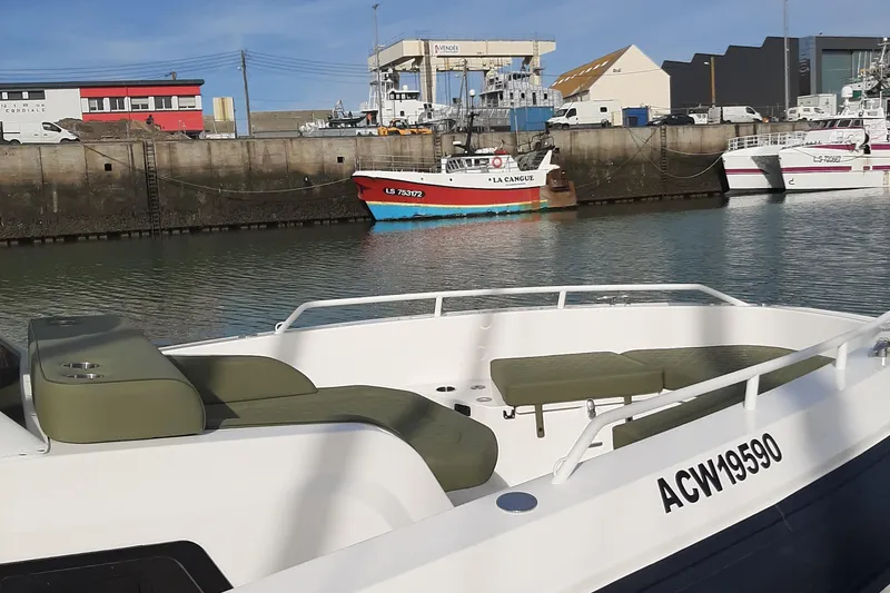 Slide: The Image of 2025 Zodiac X10CC boat docked, featuring twin Yamaha 450 engines and joystick control. - 19