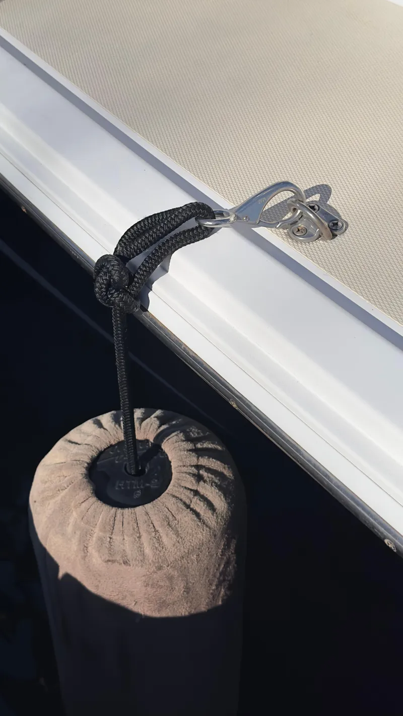 Slide: The Image of Hunt Yachts Surfhunter 29 2004 - 25