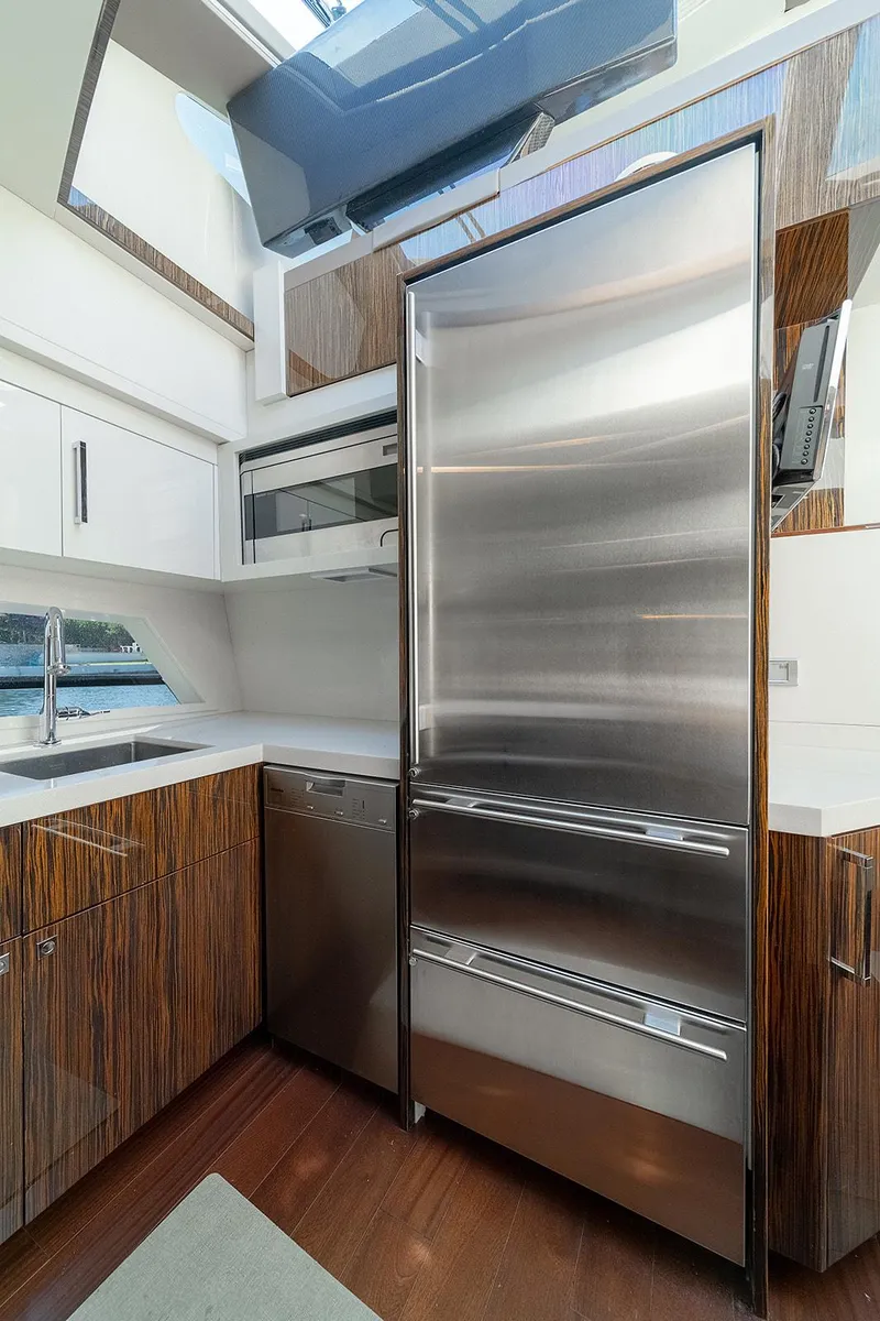 Slide: The Image of Lazzara Yachts LSX 2013 - 50