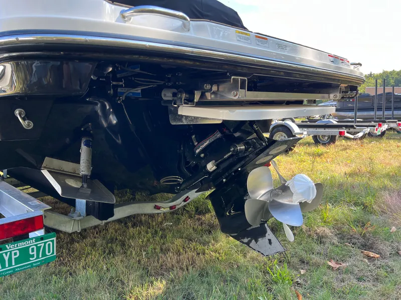 Slide: The Image of 2022 Sea Ray SLX 250 boat stern and propeller detail. - 18